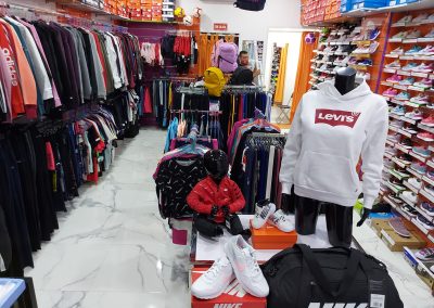 Interior de tienda-1